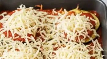 Баклажаны по-французски с курицей в духовке