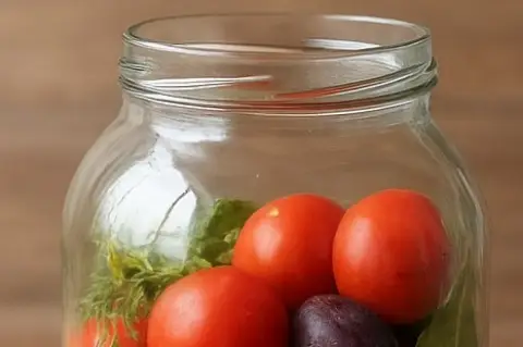 Маринованные помидоры со сливами на зиму — вкус, который запомнится