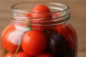 Маринованные помидоры со сливами на зиму — вкус, который запомнится