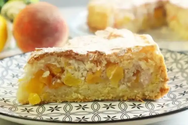 Пирог с персиками и кокосовым кремом из белков