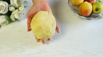 Пирог с персиками и кокосовым кремом из белков