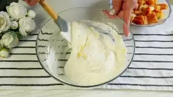 Пирог с персиками и кокосовым кремом из белков