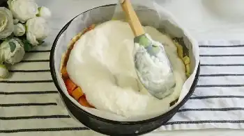 Пирог с персиками и кокосовым кремом из белков
