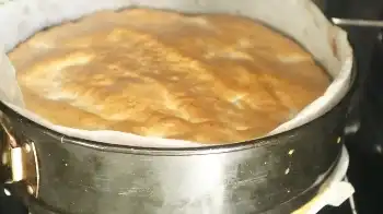Пирог с персиками и кокосовым кремом из белков