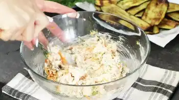 Рулетики из баклажанов с курицей и морковью и сыром