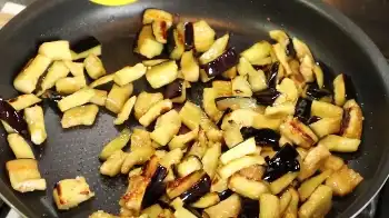 Баклажаны жареные салат