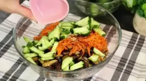 Салат из баклажанов и курицы и моркови по корейски
