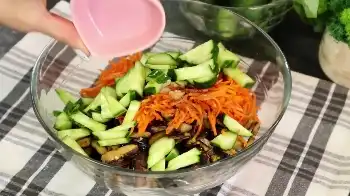 Салат из баклажанов и курицы и моркови по корейски