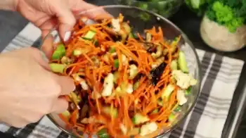 Салат из баклажанов и курицы и моркови по корейски