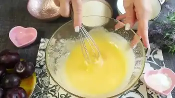 Нежнейший сливовый пирог