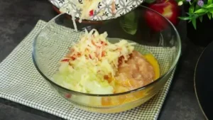 Котлеты без хлеба с яблоком и манкой