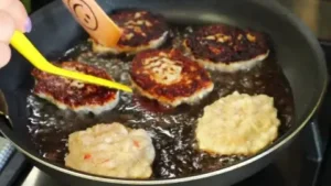 Котлеты без хлеба с яблоком и манкой