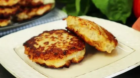 Котлеты без хлеба с яблоком и манкой