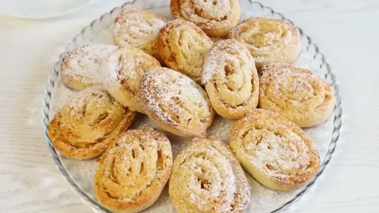 Ароматные творожные улитки с яблоком и кокосом