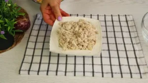 Салат с баклажанами, курицей и плавленым сырком