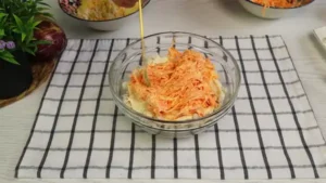 Салат с баклажанами, курицей и плавленым сырком