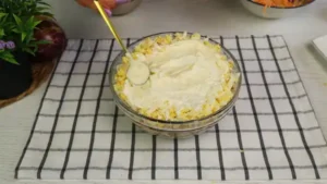 Салат с баклажанами, курицей и плавленым сырком