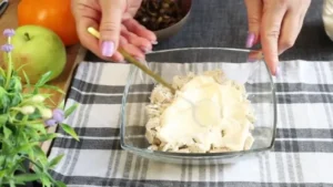 Салат рапсодия с курицей и грибами яблоком