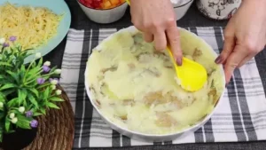 картофельный пирог с курицей шаг 02