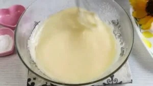 Тесто Пирог быстро к чаю на кефире с вареньем