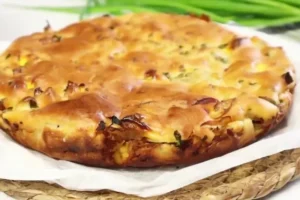 Заливной пирог с капустой и яйцами