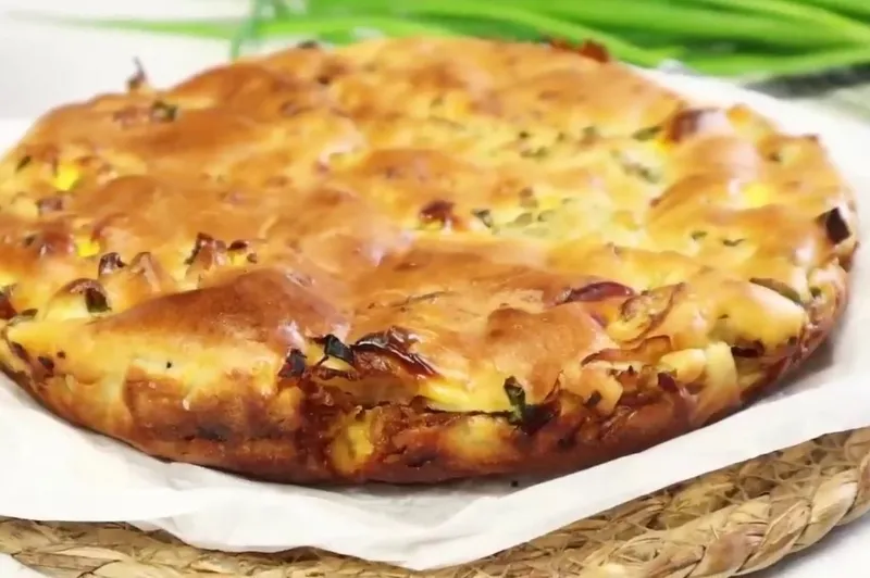 Заливной пирог с капустой и яйцами