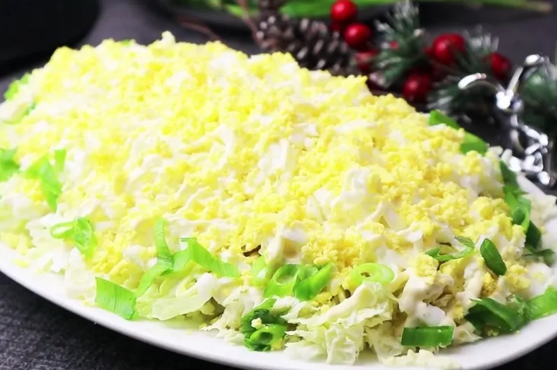 Салат "Мимоза" с пекинской капустой и тунцом