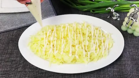 Салат "Мимоза" с пекинской капустой и тунцом 02
