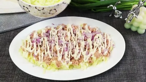 Салат "Мимоза" с пекинской капустой и тунцом 03