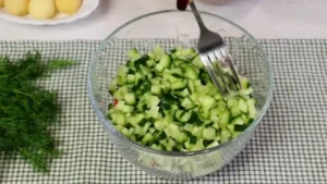 Салат «Зайка» с крабовыми палочками и копчёным сыром 11