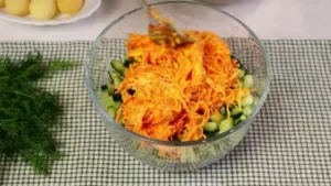 Салат «Зайка» с крабовыми палочками и копчёным сыром 8