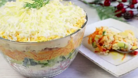 Салат «Зайка» с крабовыми палочками и копчёным сыром 1