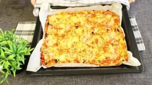 Рецепт домашней пиццы без раскатки теста с колбасой и огурцами 08