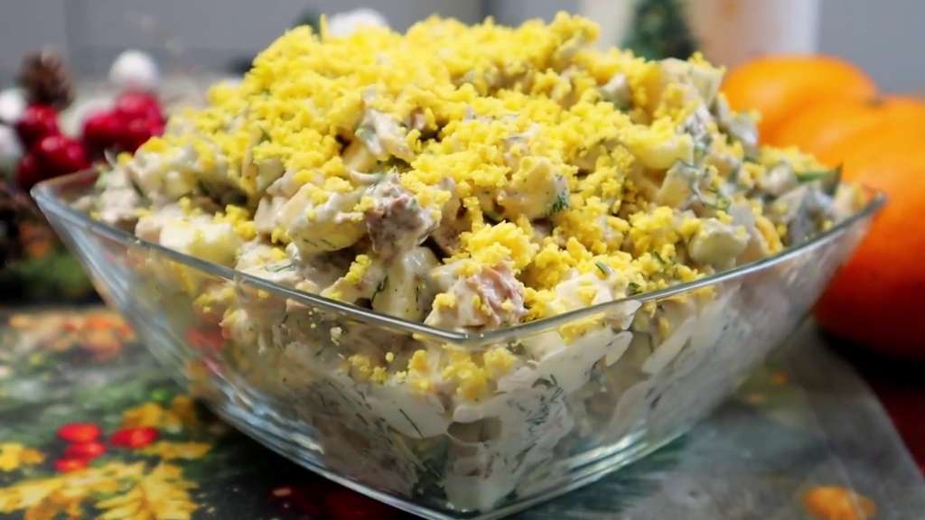 Вкусный салат вместо оливье: “Кентавр” с говядиной, копченой курицей и сыром