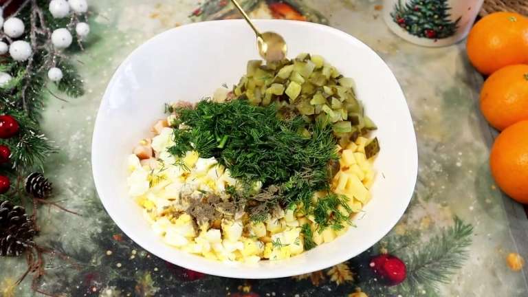 Вкусный салат вместо оливье: "Кентавр" с говядиной, копченой курицей и сыром
