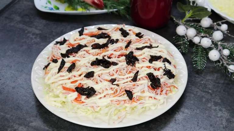 Салат Эсмеральда слой чернослив