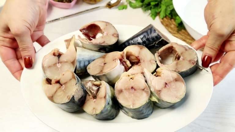 Малосольная скумбрия кусочками с уксусом и луком 2 Малосольная скумбрия кусочками с уксусом и луком
