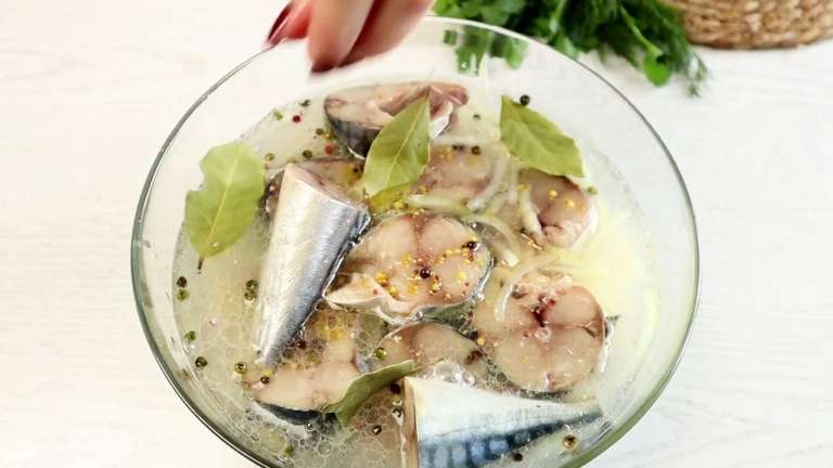 Малосольная скумбрия кусочками с уксусом и луком 5 Малосольная скумбрия кусочками с уксусом и луком