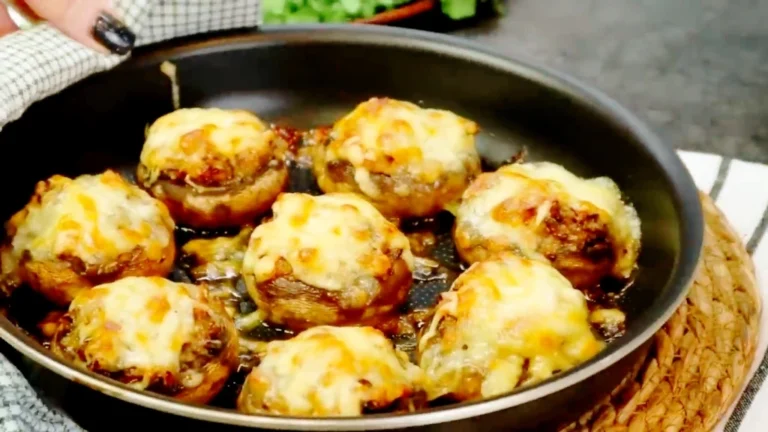 Грибы фаршированные ножками с луком и сыром