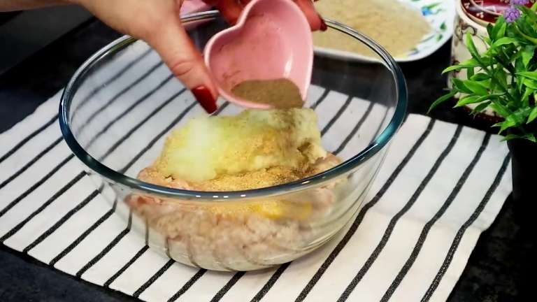 Самые сочные и пышные домашние котлеты из курино - свиного фарша 3 Сочные котлеты из фарша