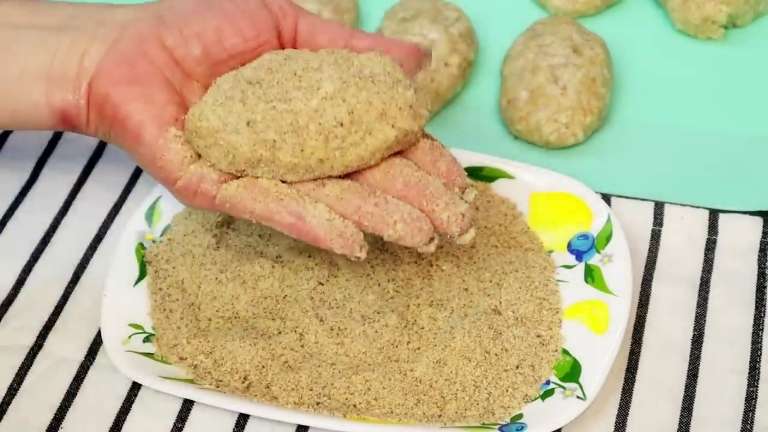 Самые сочные и пышные домашние котлеты из курино - свиного фарша 7 Котлеты сухари рецепт
