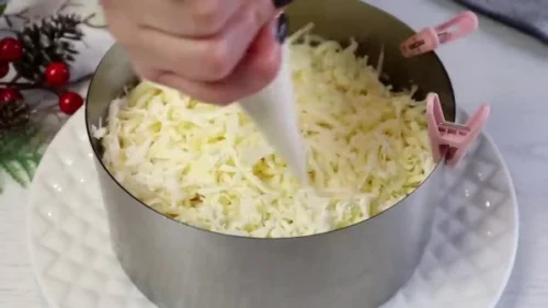 Слой сыра и майонез