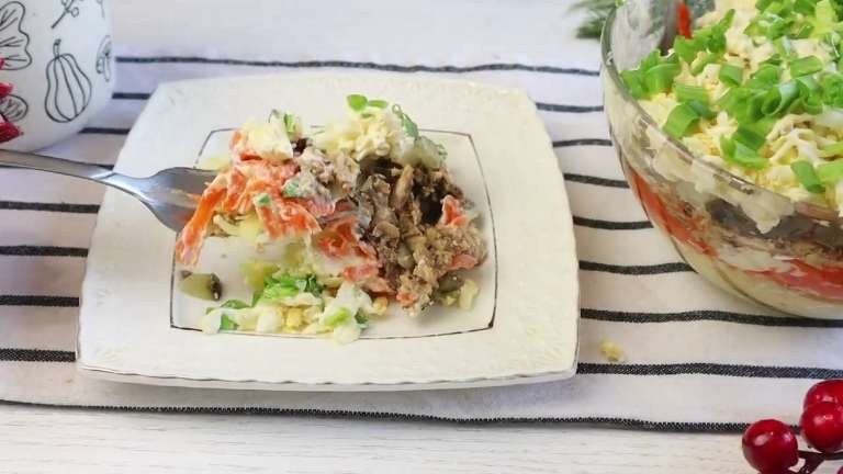 Салат со шпротами и плавленым сыром слоями: рецепт Балтийский