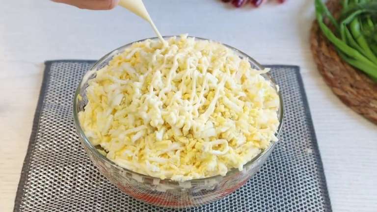 Салат со шпротами и плавленым сыром слоями: рецепт Балтийский