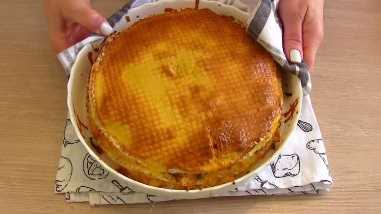 Пирог с фаршем на вафельных коржах без замеса теста — рецепт из 90-х