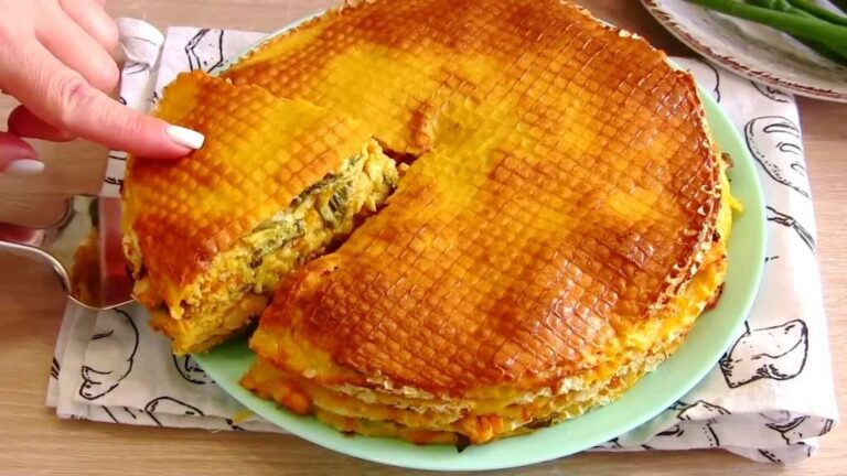 Пирог с фаршем на вафельных коржах без замеса теста — рецепт из 90-х