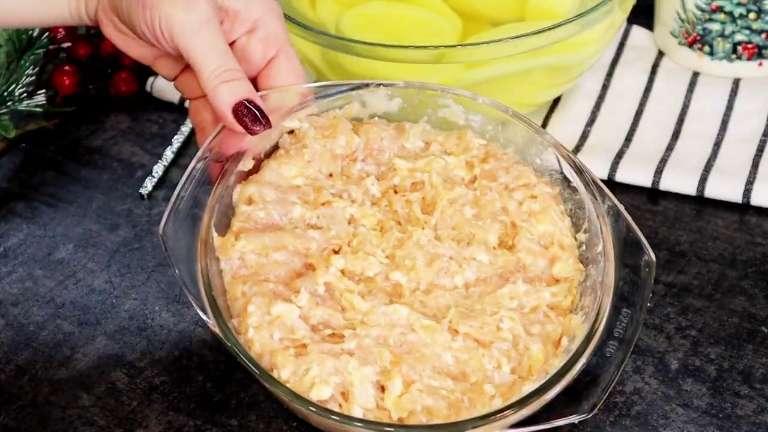 Фаршированный картофель с фаршем в духовке — простой рецепт из детства