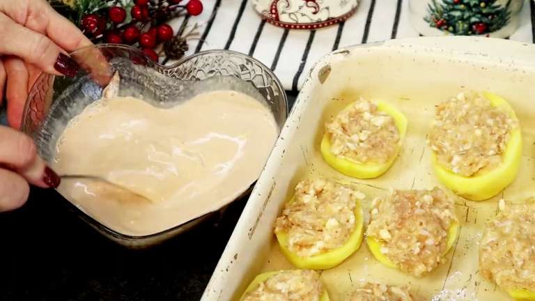 Фаршированный картофель с фаршем в духовке — простой рецепт из детства