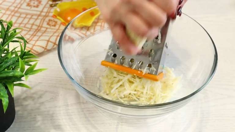 Деруны из корня сельдерея без картофеля: пошаговый рецепт