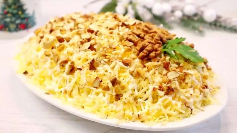 Салат «Черепаха» с курицей, яблоком и орехами